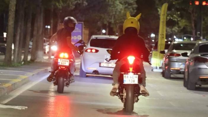 Motosikletli trafik magandaları kamerada