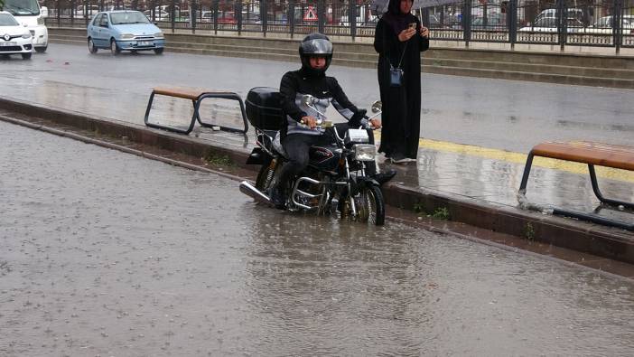 Yozgat’ta sağanak hayatı felç etti