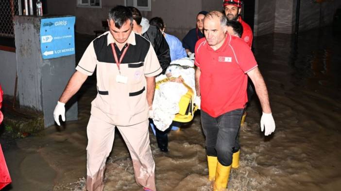 Trabzon'da hastaneyi sel bastı. Hastalar güçlükle nakledildi