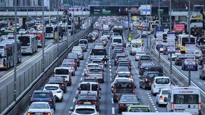 İstanbul'da haftanın ilk iş gününde trafik yoğunluğu yaşanıyor