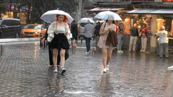 İstanbul'da yağmur etkili oldu. Meteoroloji yarın için de uyarıda bulundu