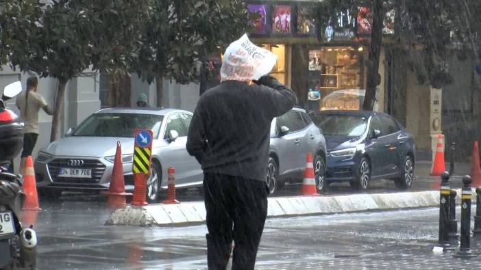 İstanbul'da yağmur etkili oldu. Meteoroloji yarın için de uyarıda bulundu