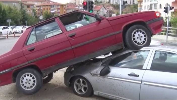 Ankara’da kontrolden çıkan araç çarptığı otomobilin üstünde asılı kaldı