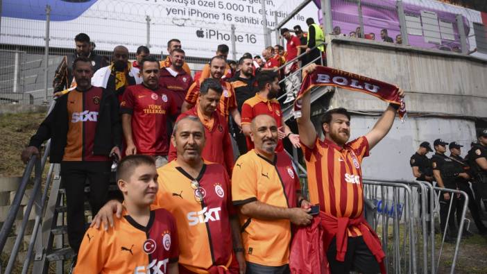 Galatasaray taraftarları stadyuma ulaştı. Derbi ateşi Kadıköy'ü sardı