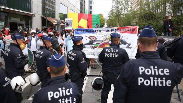 Fransa'da binlerce kişi Macron'u protesto etti