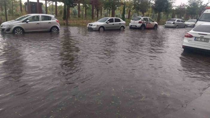 Diyarbakır’da fırtına hayatı olumsuz etkiledi