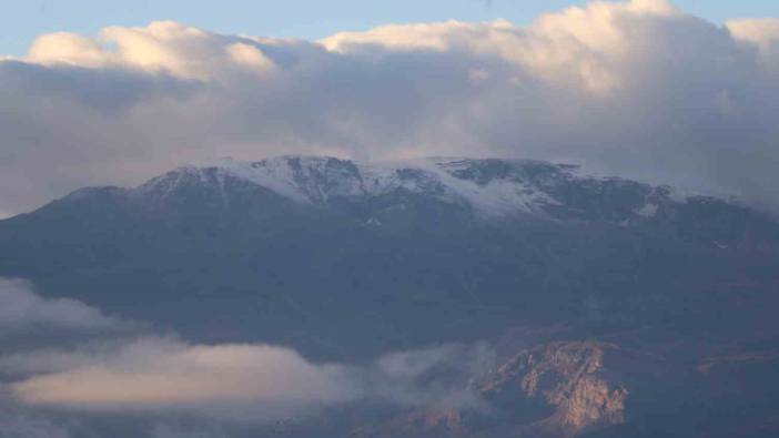 Erzincan’a mevsimin ilk karı düştü