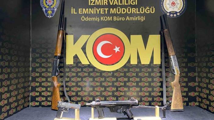 İzmir'de silah tacirine operasyon: Suikast silahı ’Uzi’ ele geçirildi