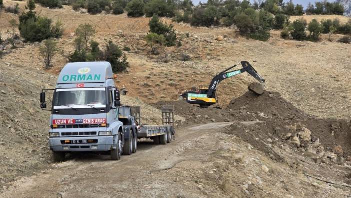 Mersin’de sel nedeniyle kapanan köy yolu ulaşıma açıldı