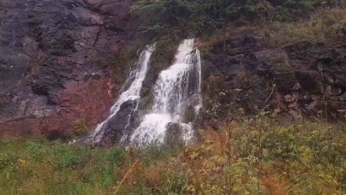 Sinop'ta yağış sonrası kayalıkta şelale oluştu