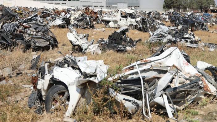 Depremin korkunç yüzünü gösteren fotoğraf. Bakan gözyaşlarına boğuluyor