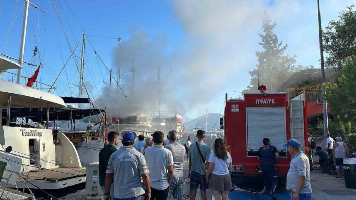 Fethiye’de tekne yangını: Etrafı dumanlar sardı