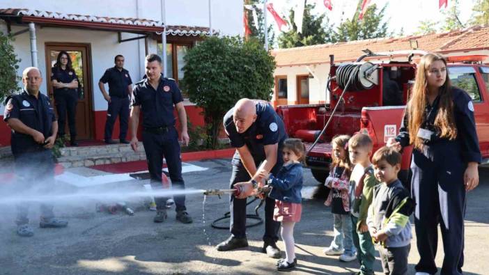 İtfaiye Haftasında miniklere itfaiye eğitimi