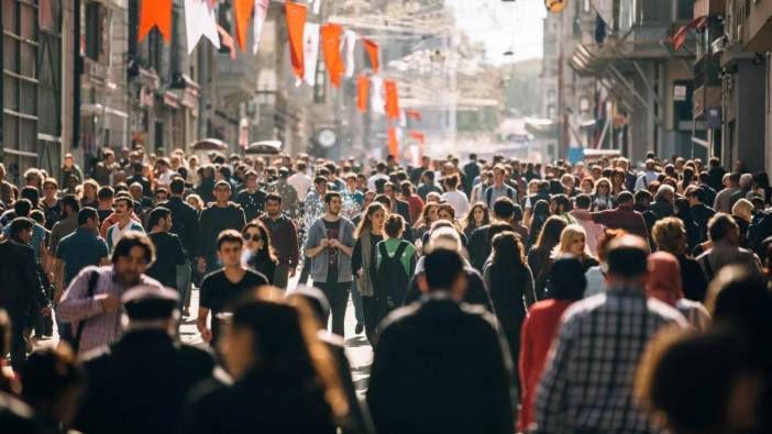 TÜİK bu sefer eğmeden bükmeden açıkladı: Her 100 kişiden 2'si ülkeden kaçıyor