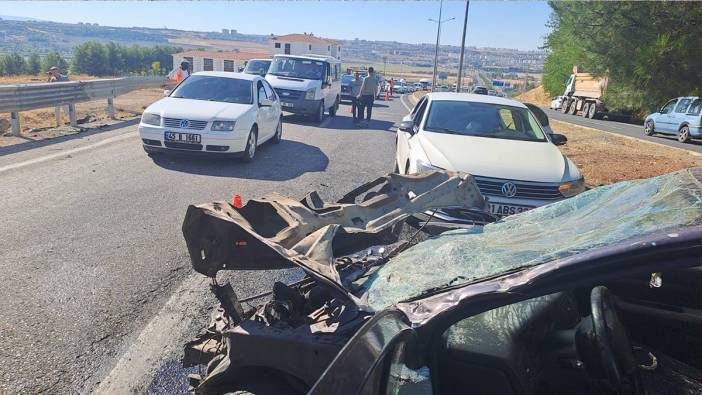 Diyarbakır'da hurdaya dönen araçtan sağ kurtuldular