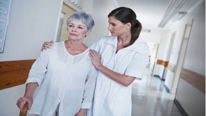 Alzheimer ve aile: Bakım sürecinde karşılaşılan zorluklar