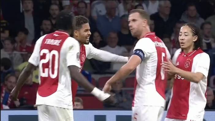 Ajax’ın kaptanı, takım arkadaşına çok öfkelendi. Zor sakinleştirdiler