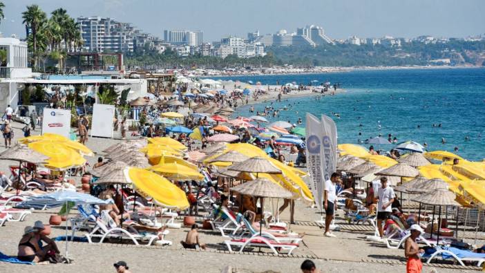 Antalya'da sahillerde hafta sonu yoğunluğu