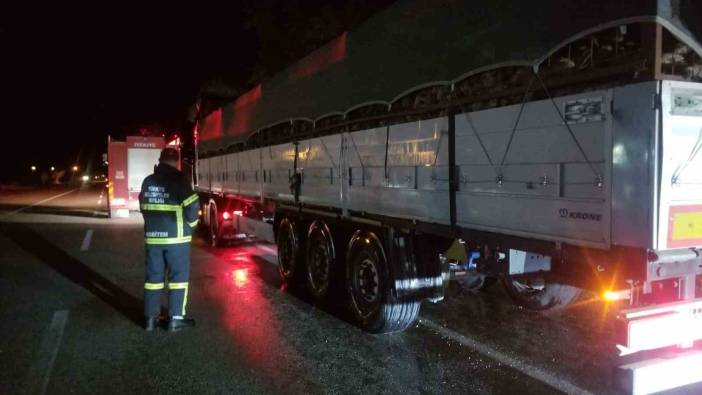 Tırın balatalarından dumanlar çıktı. Çevredeki vatandaşlar panik oldu