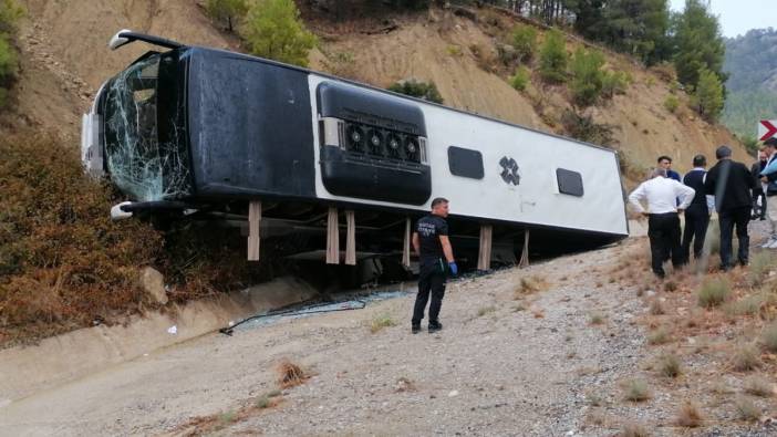 Burdur’da yolcu otobüsü şarampole devrildi: Çok sayıda yaralı var