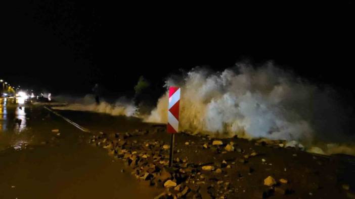 Kastamonu’da dev dalgalar sahili dövdü