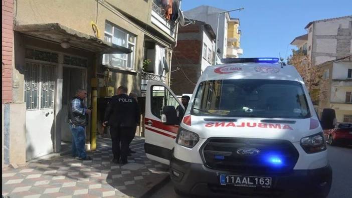 Çamaşır asmak için balkona çıktı. Komşusunu o halde görünce hayatını şokunu yaşadı