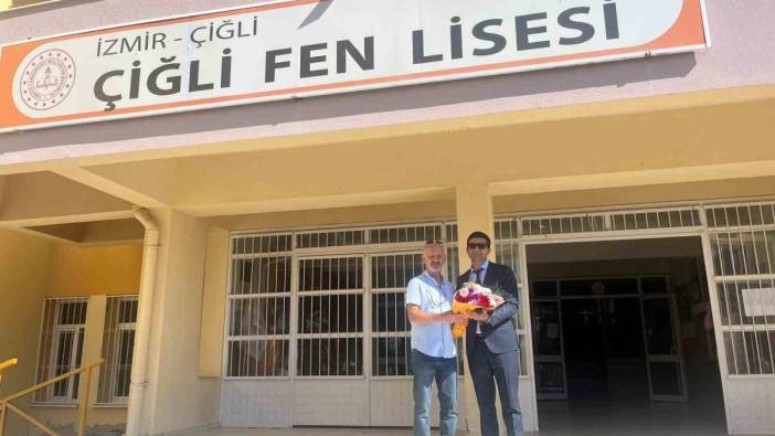 Çiğli Fen Lisesi'nde duygu dolu anlar: Halil Hoca'ya unutulmaz veda!