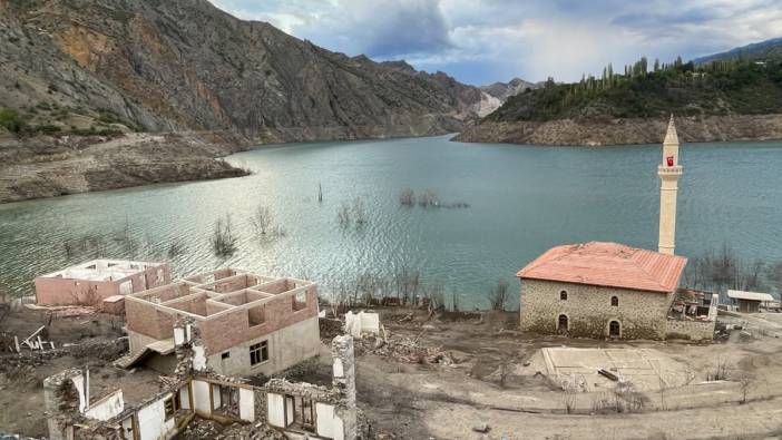 Artvin Yusufeli Barajı’nda sular çekildi! Eski köyler ortaya çıktı