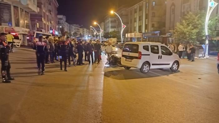 Hafif ticari araçla polis motosikleti çarpıştı:  2 polis yaralandı