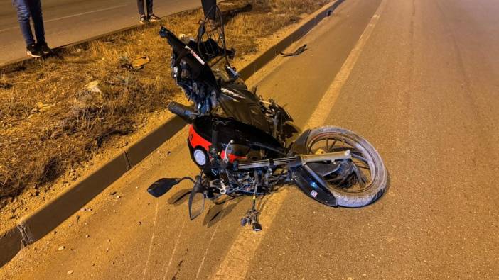 İki otomobille çarpışan motosikletin sürücüsü öldü