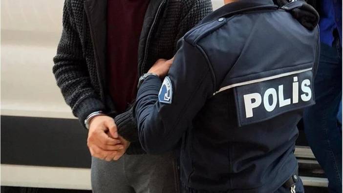 Polisin durdurduğu araçta binlerce uyuşturucu çıktı