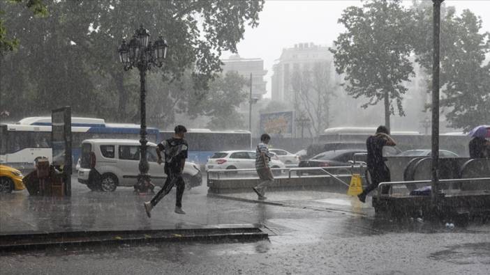 İstanbul için gök gürültülü sağanak uyarısı