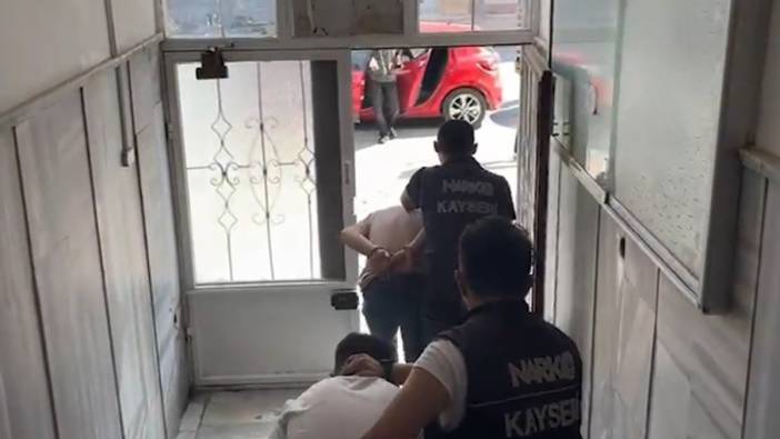 Kayseri’de sokak satıcılarına darbe; 2 gözaltı