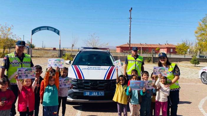 Kayseri'nin Tomarza’da öğrencilere trafik eğitimi verildi