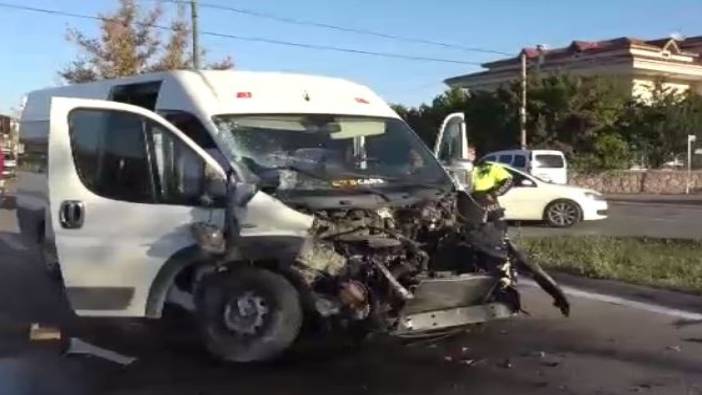 Aksaray'da öğrenci servisi ile TIR çarpıştı! 11 yaralı