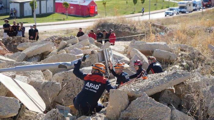 5.8’lik deprem 37 saniye sürdü! İzlediler