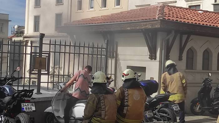 Beyoğlu Belediyesi önünde patlama! Binadakiler tahliye edildi