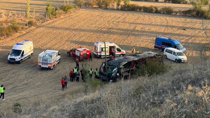 Afyonkarahisar'da yolcu otobüsü devrildi: 21 yaralı