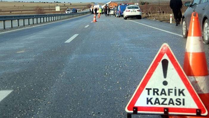 Kadıköy'de seyir halindeki otomobil alev alev yandı