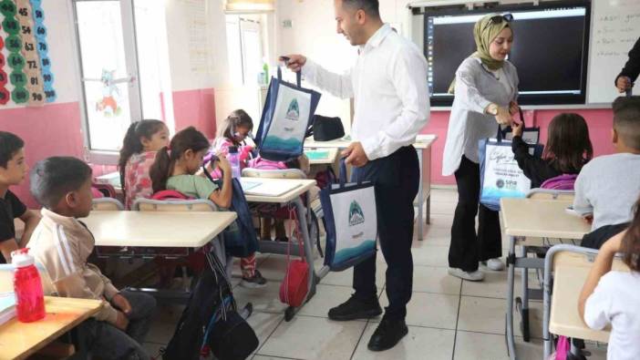 Şanlıurfa Eyyübiye’nin sıfır atık toplama aracı okullarda