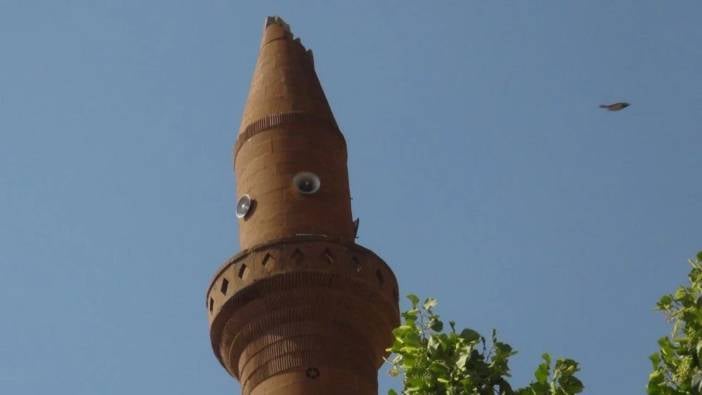 Çanakkale’de yıldırım düştü cami minaresi yıkıldı