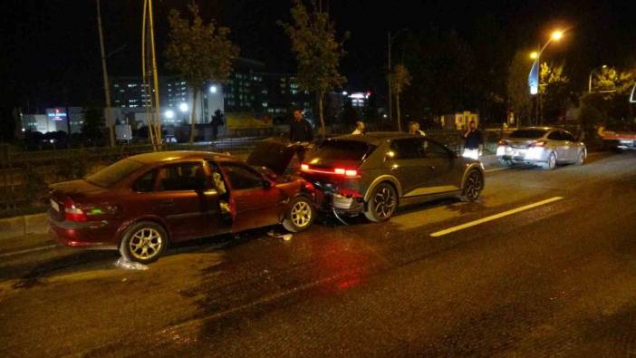 Malatya'da rektörün karıştığı kazada 2 kişi yaralandı