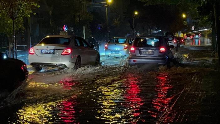 Bursa'yı dolu vurdu: Trafik durdu vatandaşlar mahsur kaldı