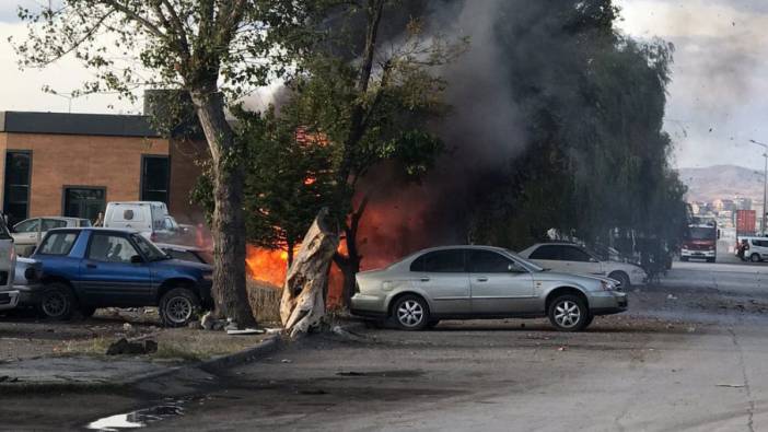 Otoparktaki yangında 5 araç cayır cayır yandı