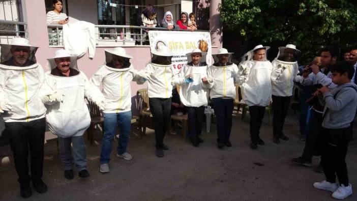 Halay çeke çeke bal hasat ettiler