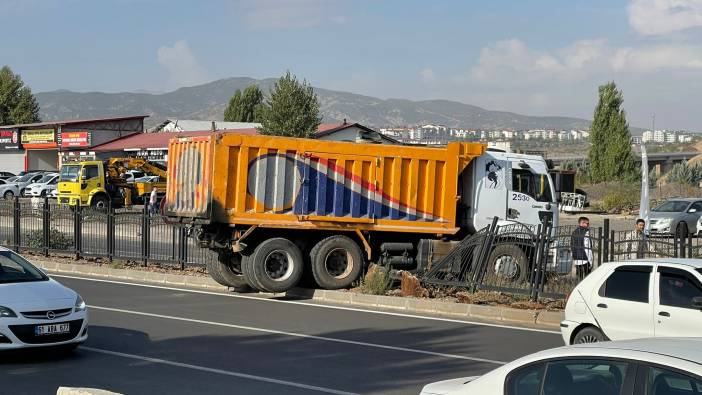 Bingöl'de kamyon refüje çıktı!