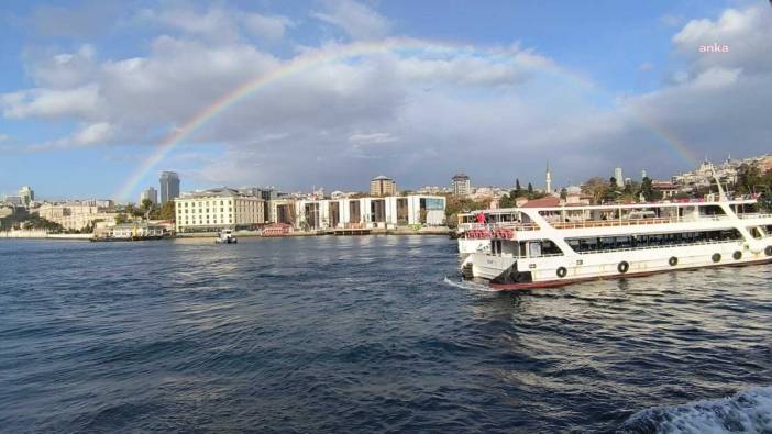 İstanbul Boğazı'nda gökkuşağı şöleni