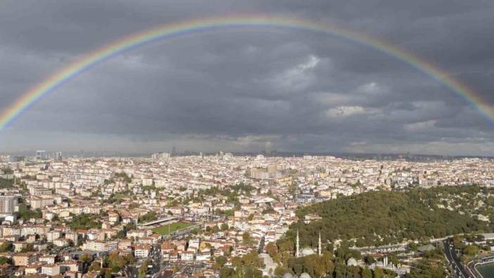 Gökkuşağından İstanbul'u selamladı