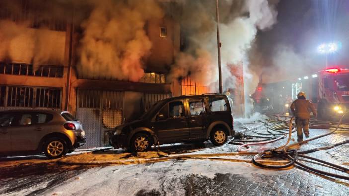 İstanbul Beyoğlu'nda yatak imalathanesinde yangın