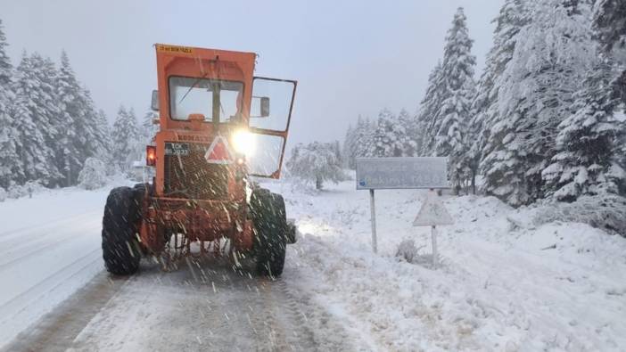 Kastamonu’daki kar yağışı sürücülere zor anlar yaşattı